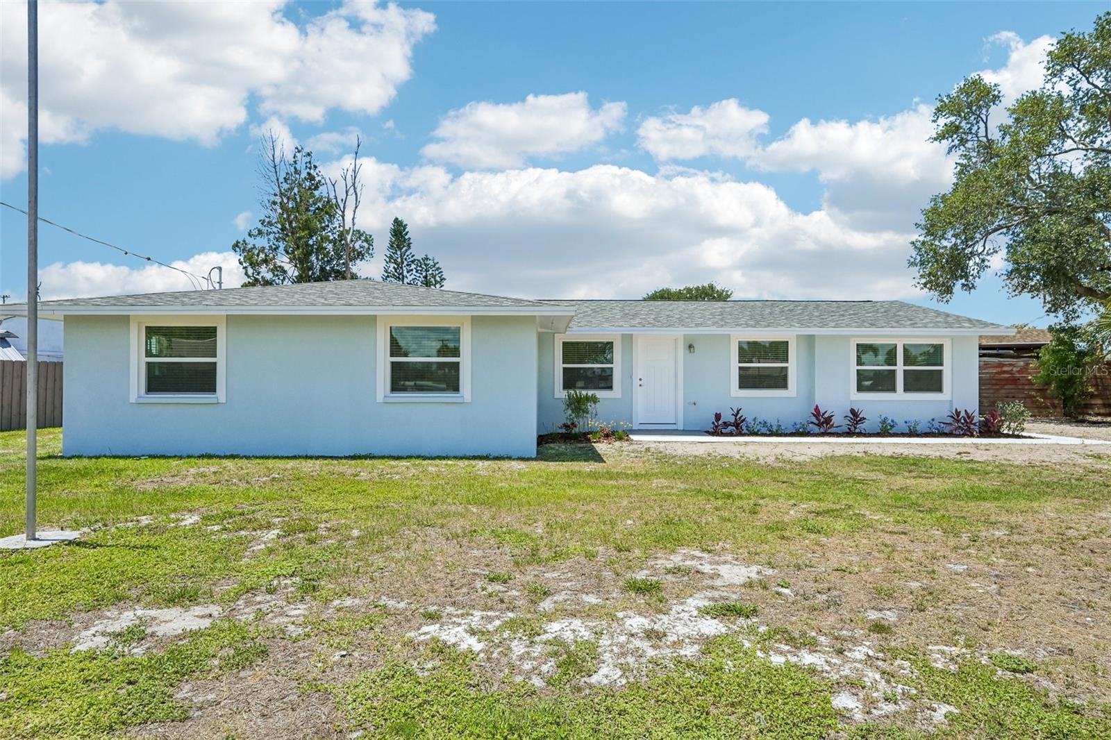 Single Family Residence in RUSKIN, FL - Daniel Dourado