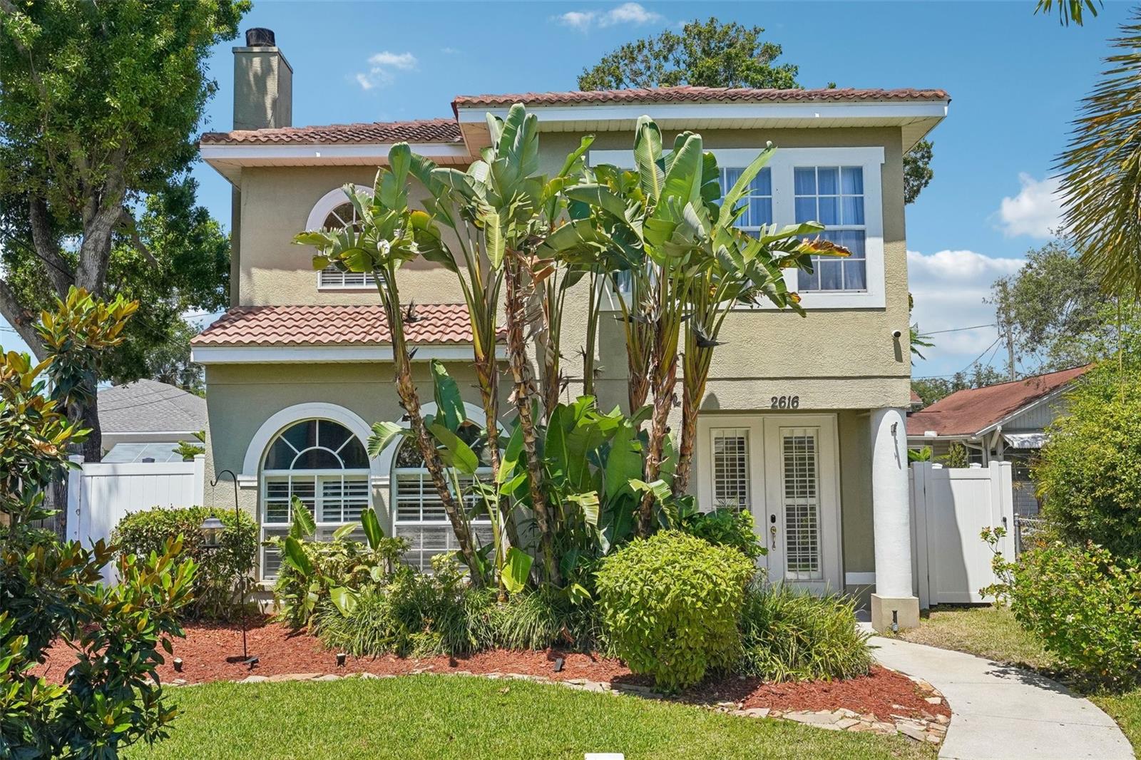 Single Family Residence in ST PETERSBURG, FL - Daniel Dourado