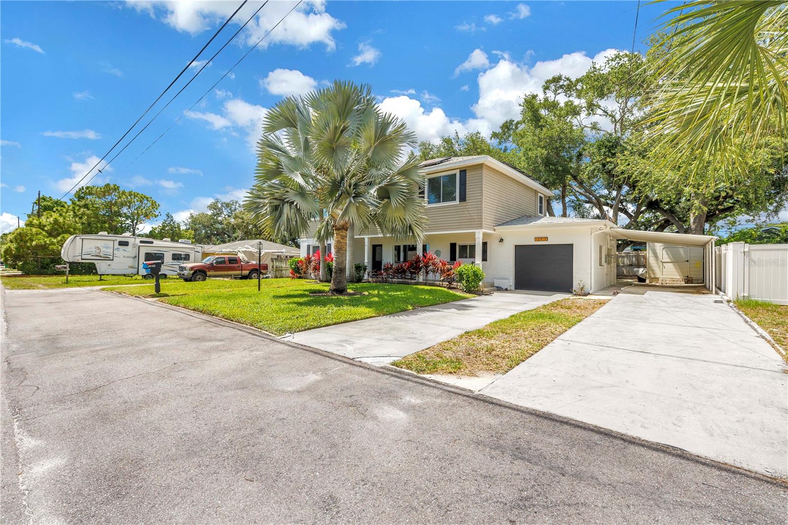 Single Family Residence em ST PETERSBURG, FL - Daniel Dourado