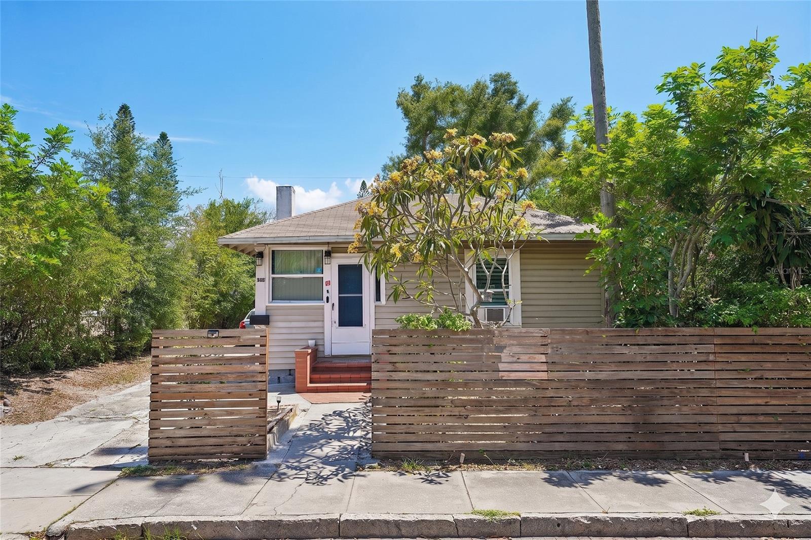 Single Family Residence em ST PETERSBURG, FL - Daniel Dourado