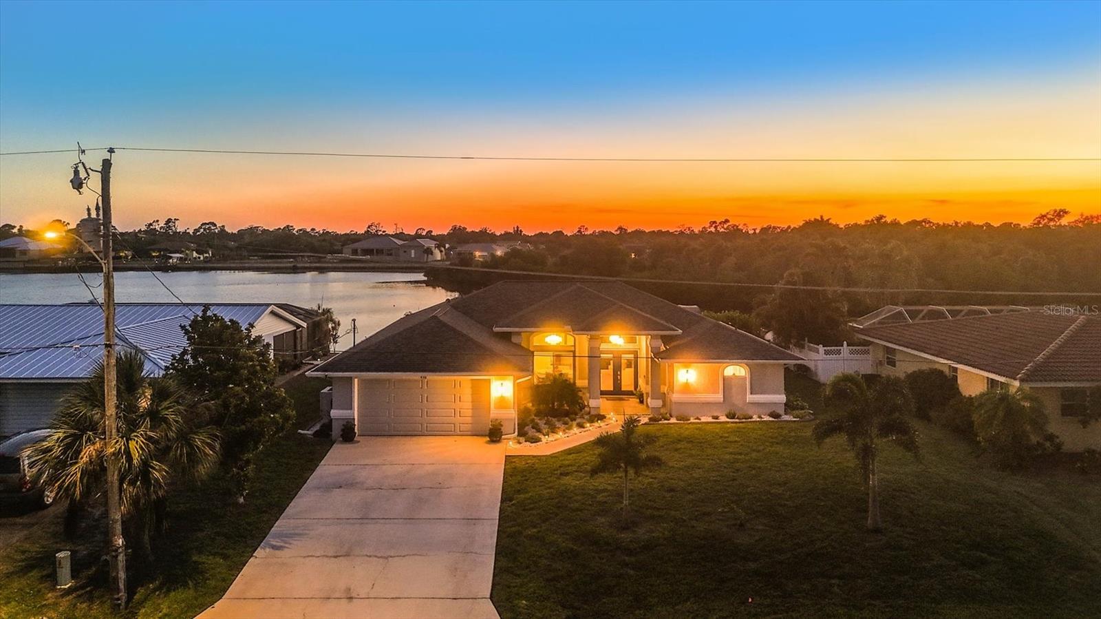 Single Family Residence in PORT CHARLOTTE, FL - Daniel Dourado