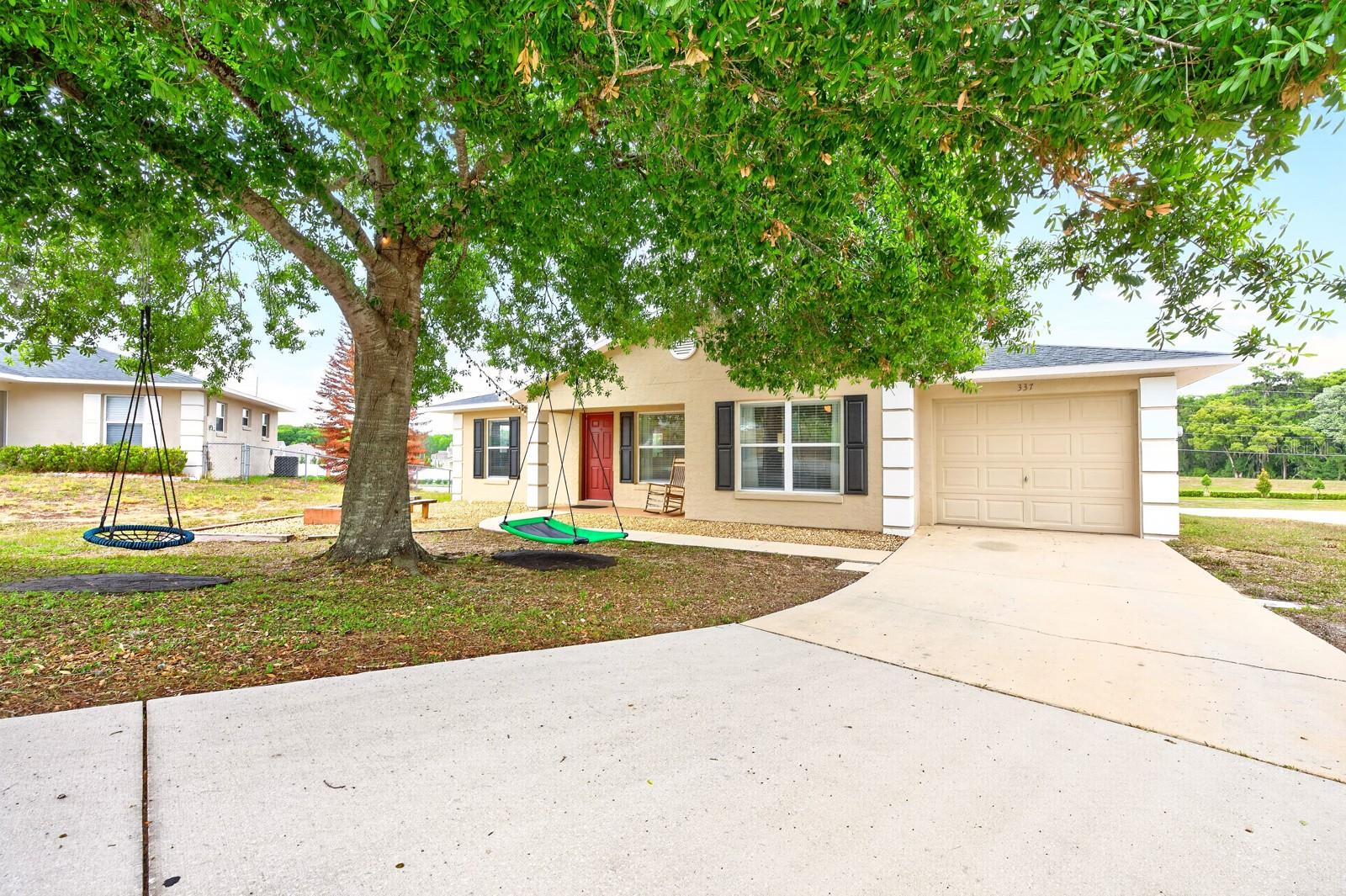 Single Family Residence in TAVARES, FL - Daniel Dourado
