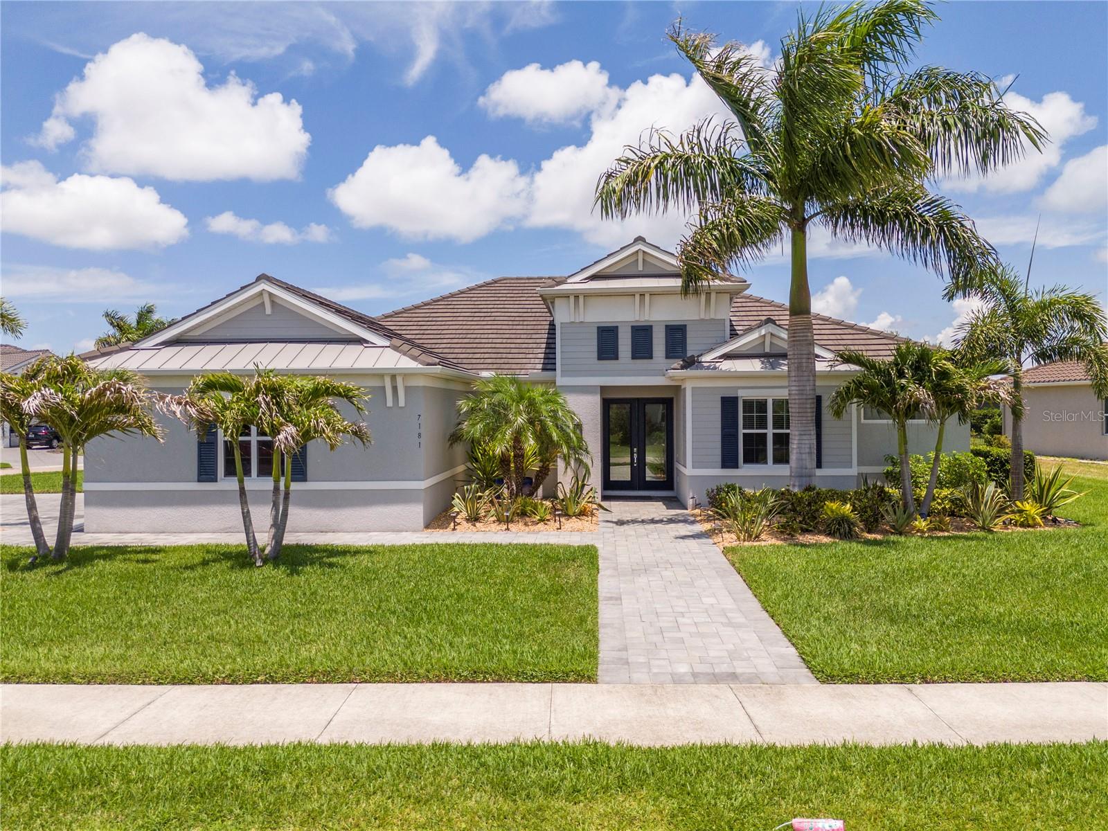 Single Family Residence in SARASOTA, FL - Daniel Dourado