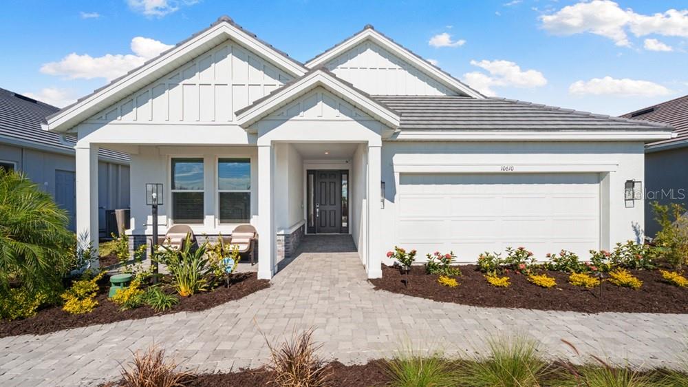 Single Family Residence in SARASOTA, FL - Daniel Dourado