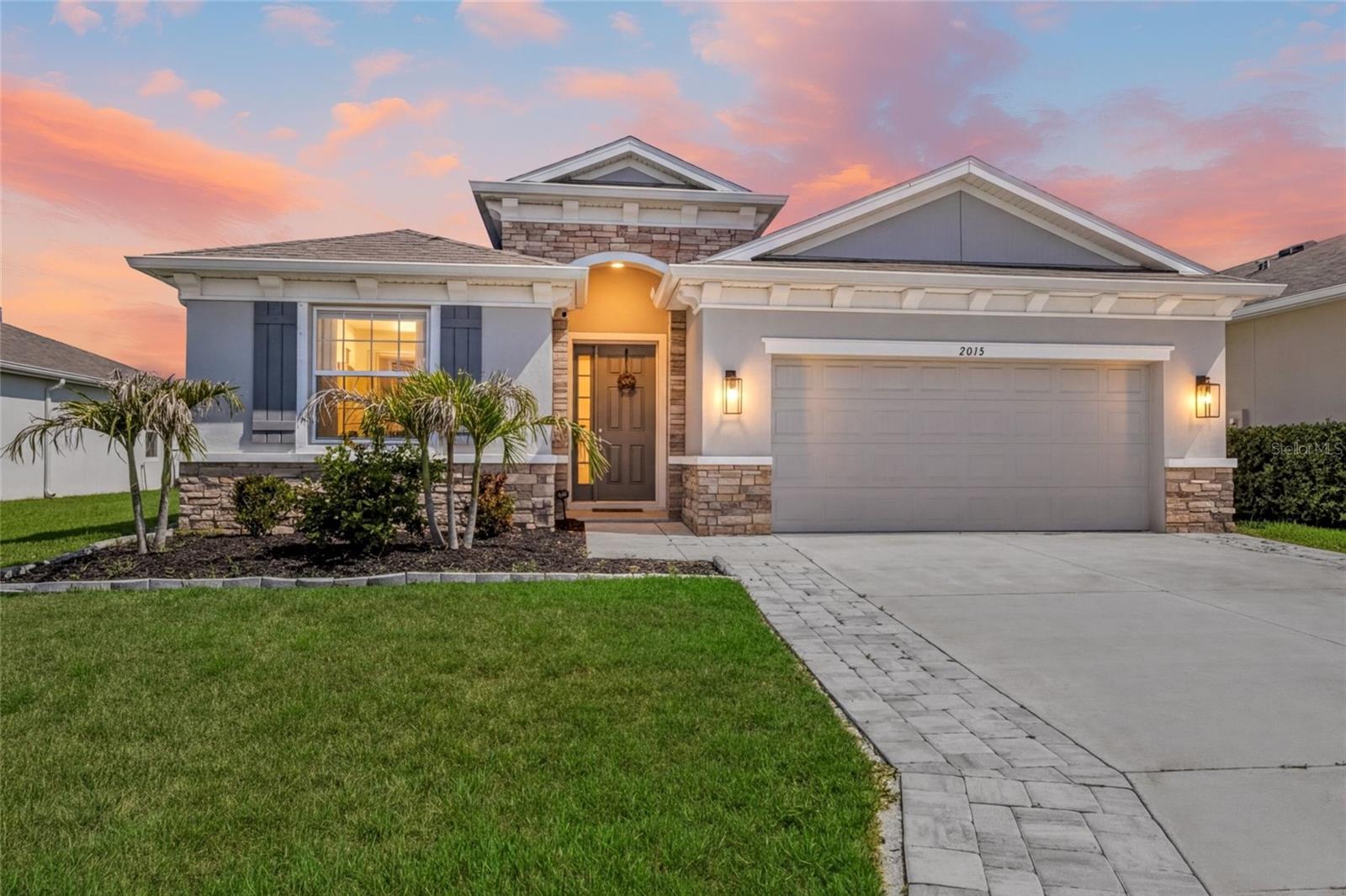 Single Family Residence in SARASOTA, FL - Daniel Dourado
