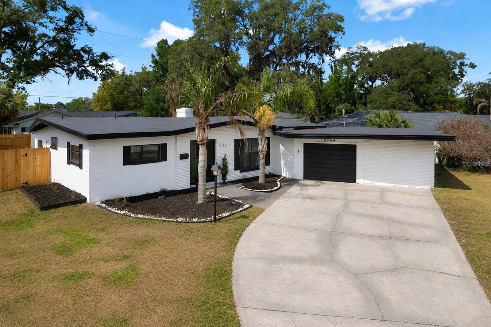 Single Family Residence in MAITLAND, FL - Daniel Dourado