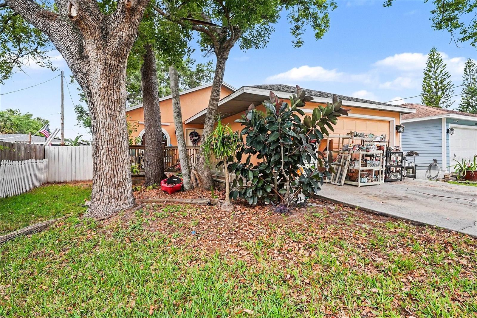Single Family Residence in PINELLAS PARK, FL - Daniel Dourado