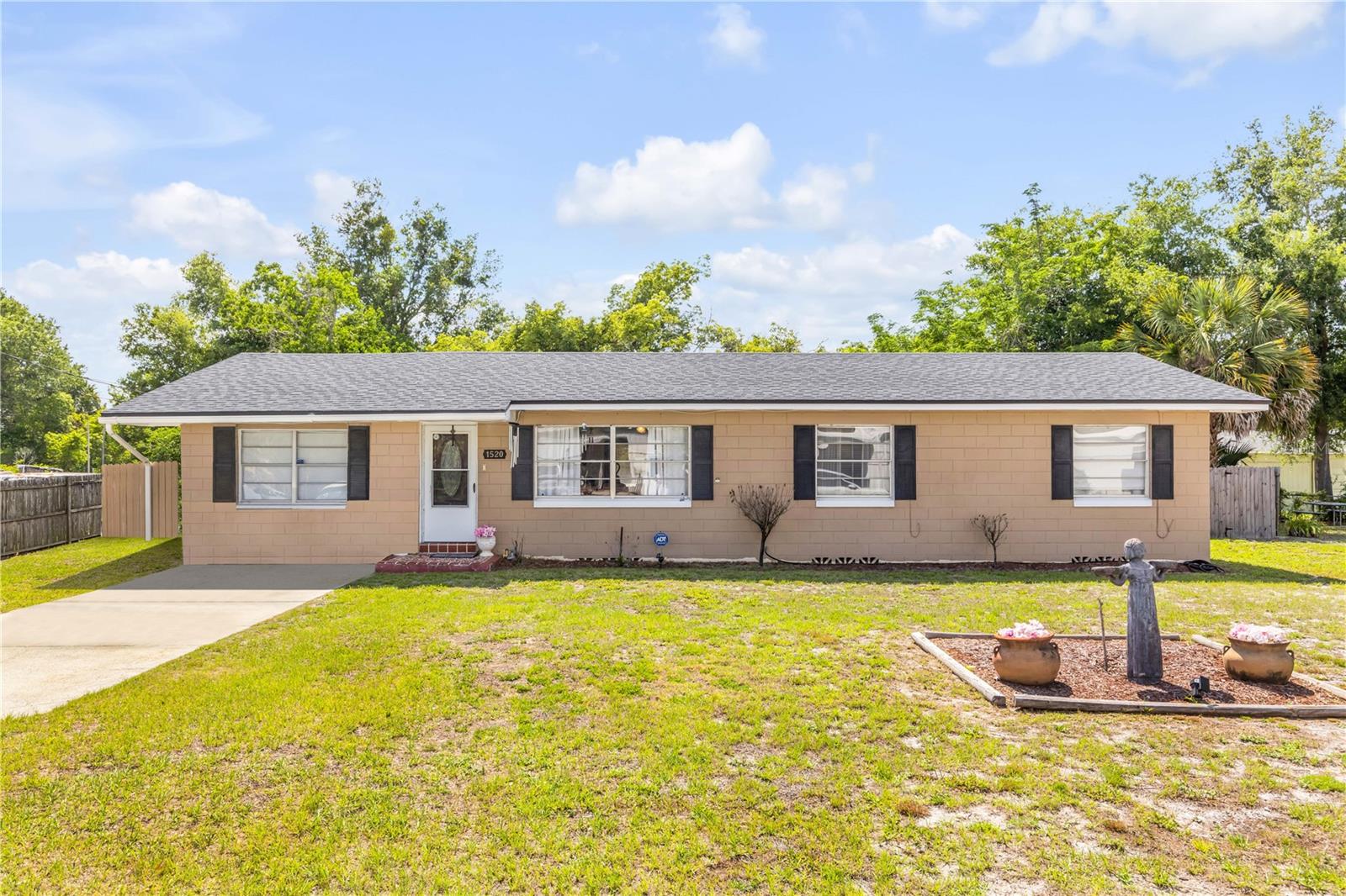 Single Family Residence em DELAND, FL - Daniel Dourado