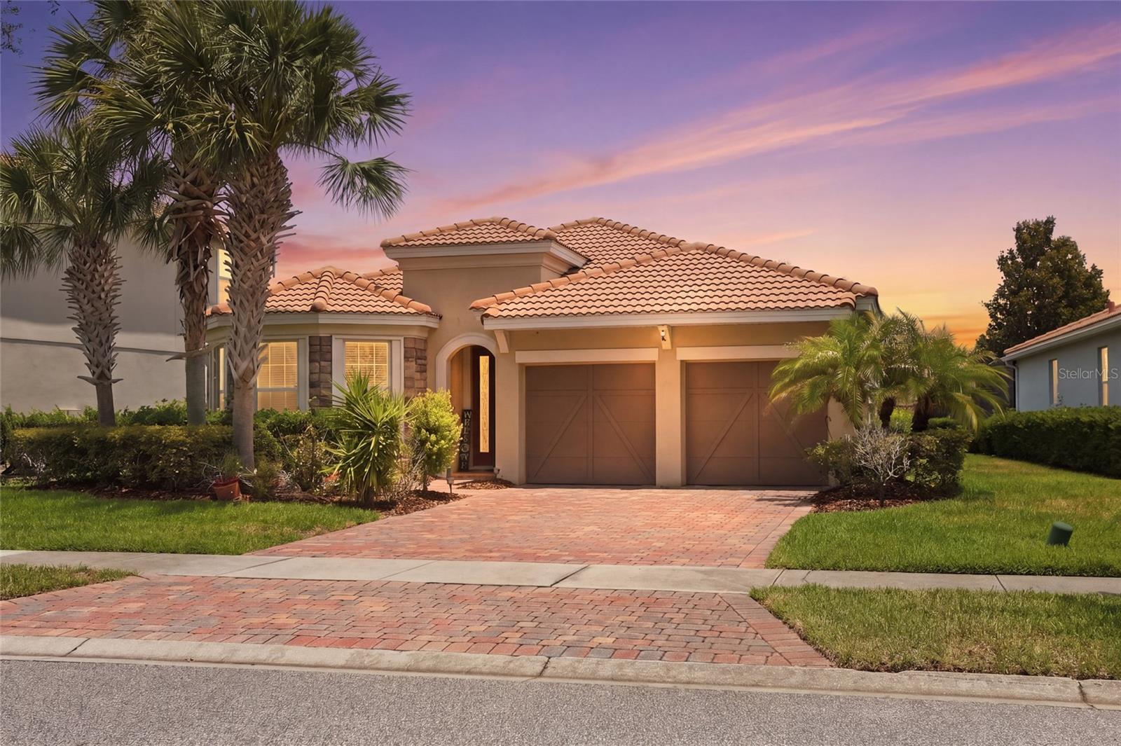 Single Family Residence in ORLANDO, FL - Daniel Dourado