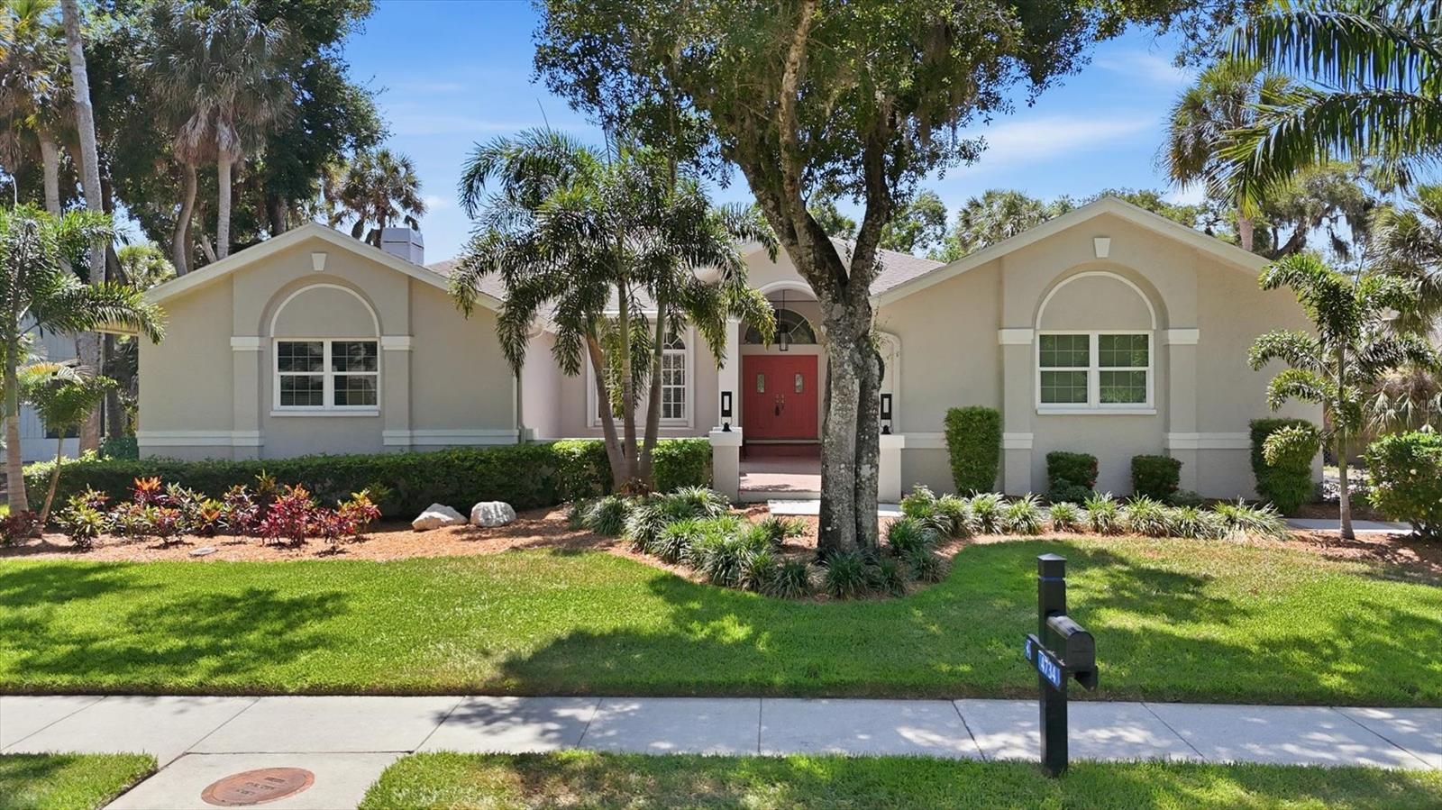 Single Family Residence in SARASOTA, FL - Daniel Dourado