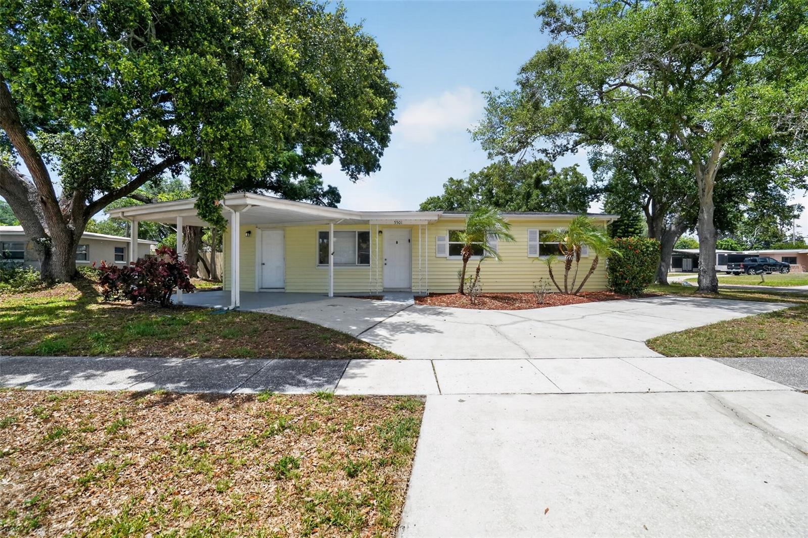 Single Family Residence in PINELLAS PARK, FL - Daniel Dourado
