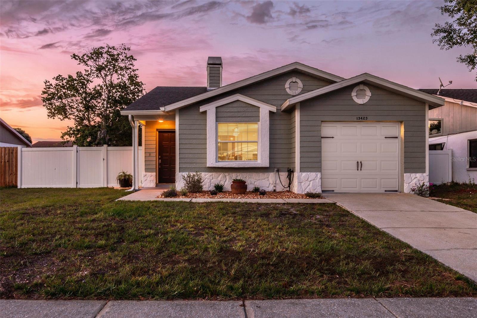 Single Family Residence in RIVERVIEW, FL - Daniel Dourado