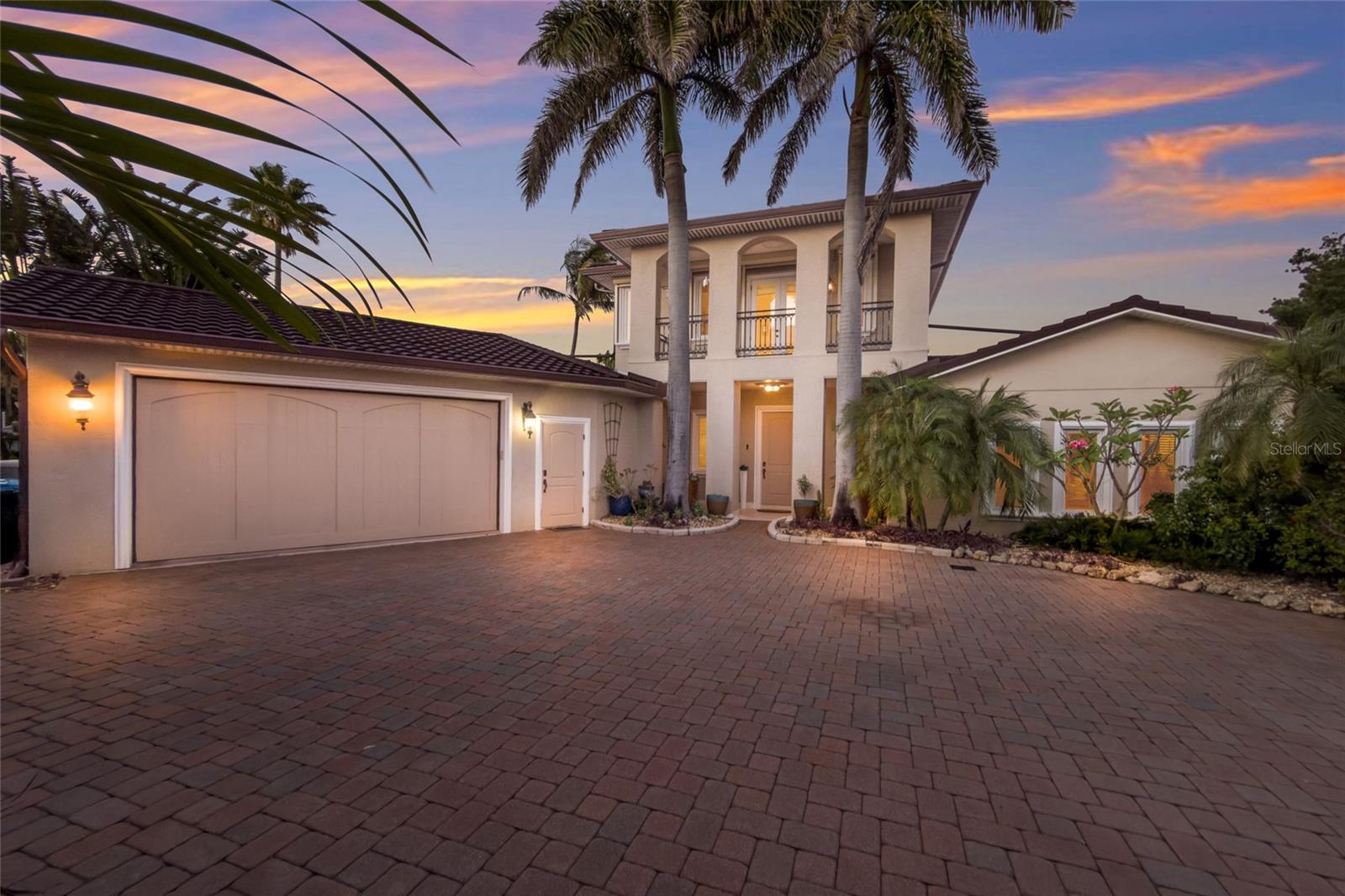 Single Family Residence em HOLMES BEACH, FL - Daniel Dourado