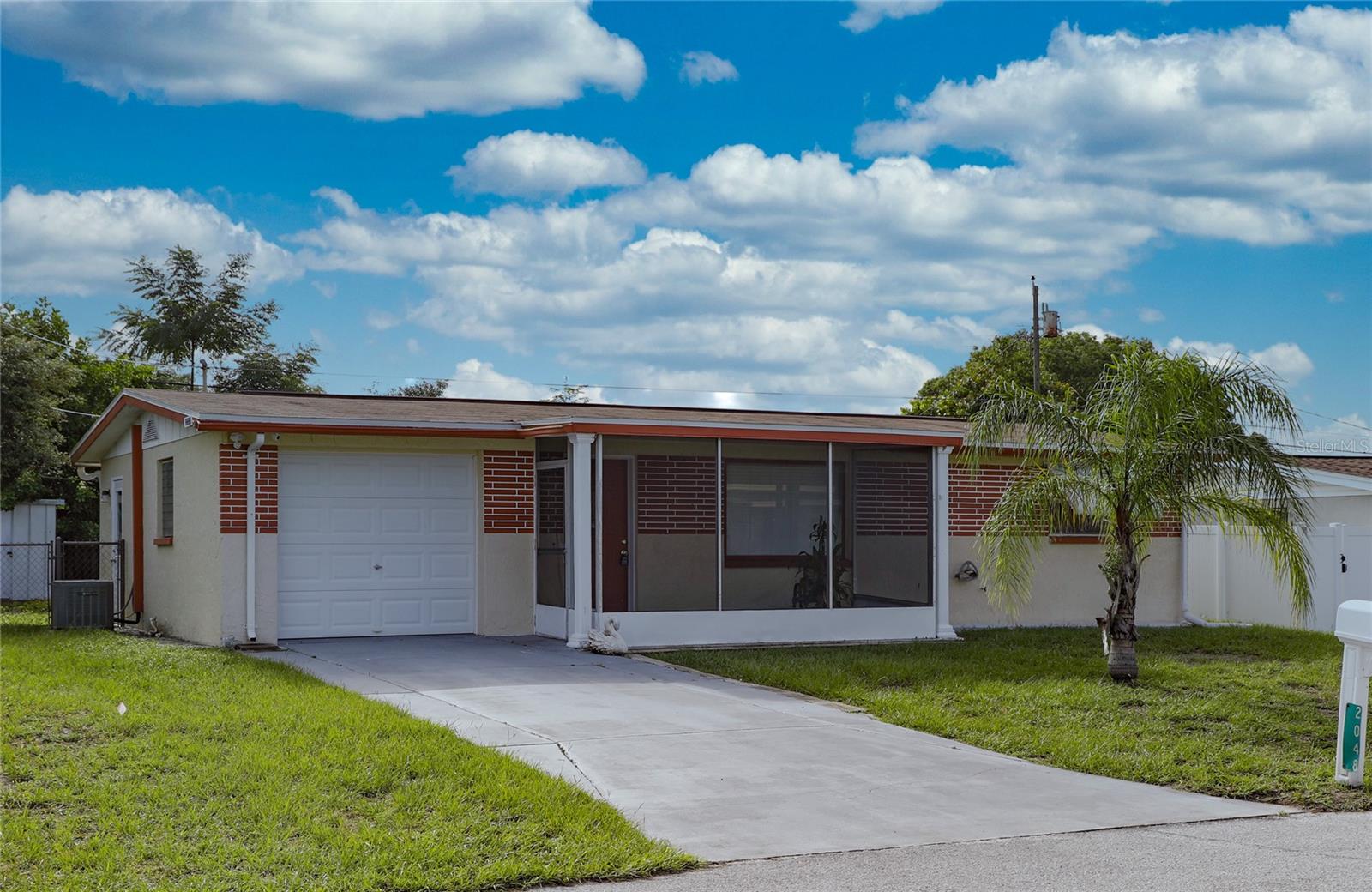 Single Family Residence in HOLIDAY, FL - Daniel Dourado