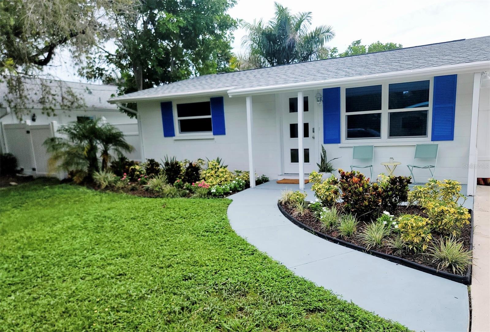 Single Family Residence in SARASOTA, FL - Daniel Dourado