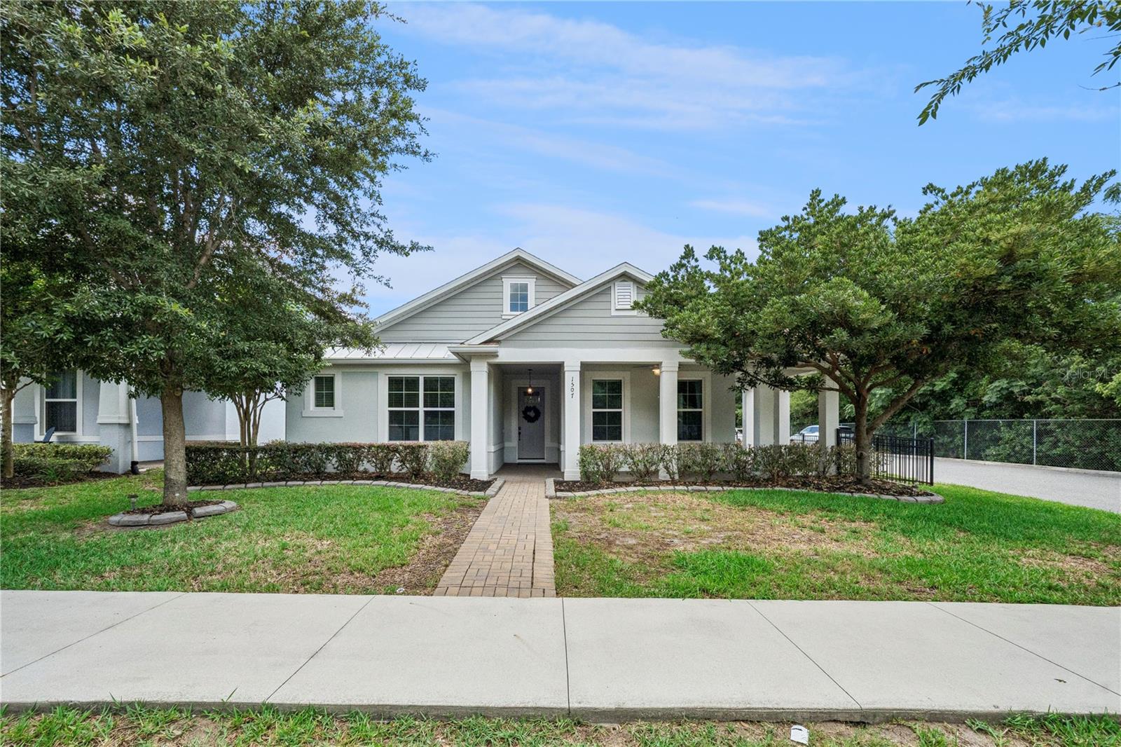 Single Family Residence in OAKLAND, FL - Daniel Dourado