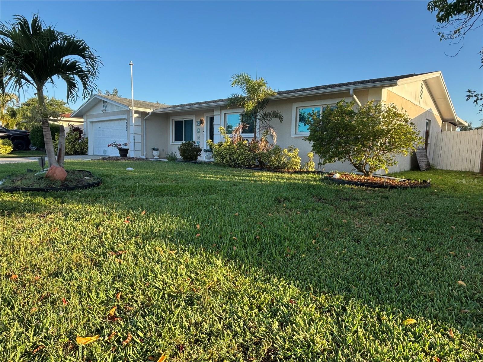 Single Family Residence in BRADENTON, FL - Daniel Dourado