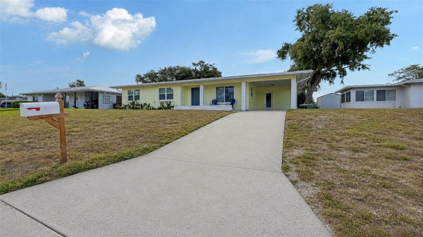 Single Family Residence in SARASOTA, FL - Daniel Dourado