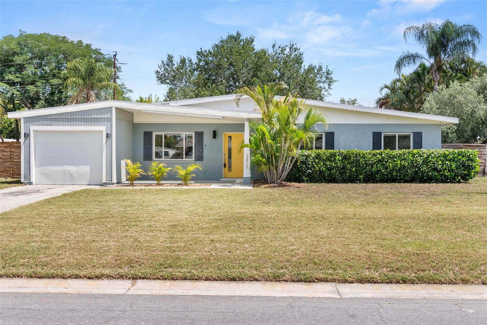 Single Family Residence in SARASOTA, FL - Daniel Dourado