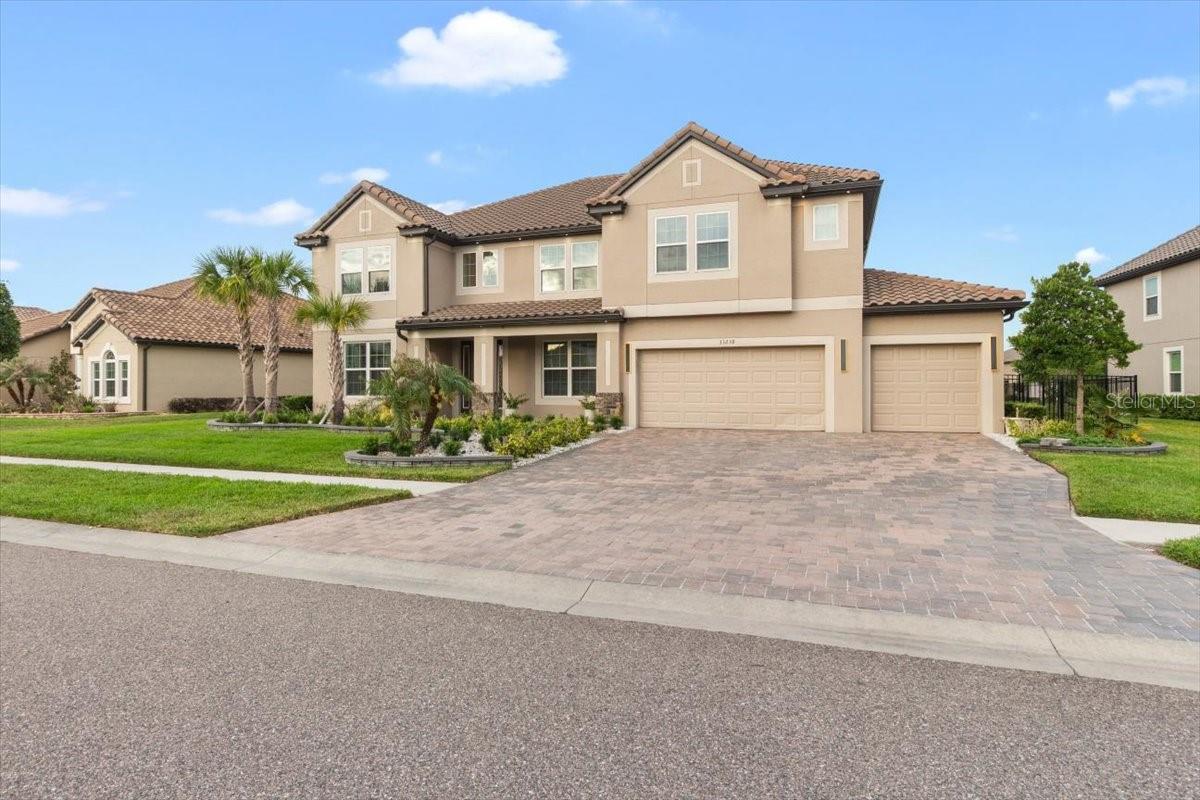 Single Family Residence in WESLEY CHAPEL, FL - Daniel Dourado