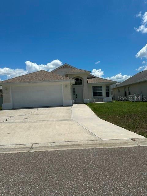 Single Family Residence em DAVENPORT, FL - Daniel Dourado