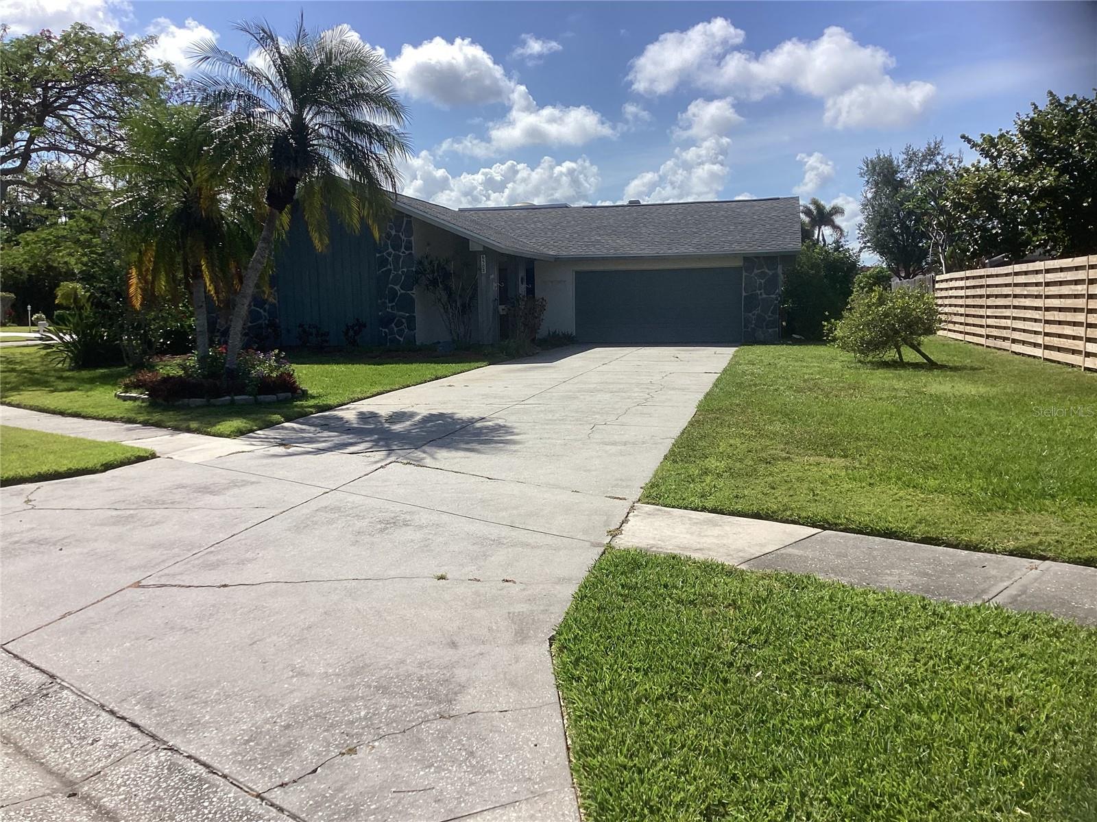Single Family Residence in SARASOTA, FL - Daniel Dourado