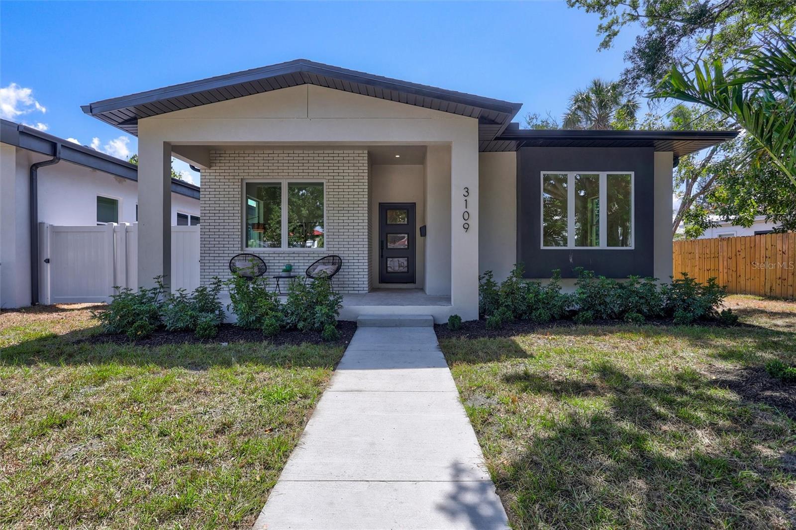 Single Family Residence em ST PETERSBURG, FL - Daniel Dourado