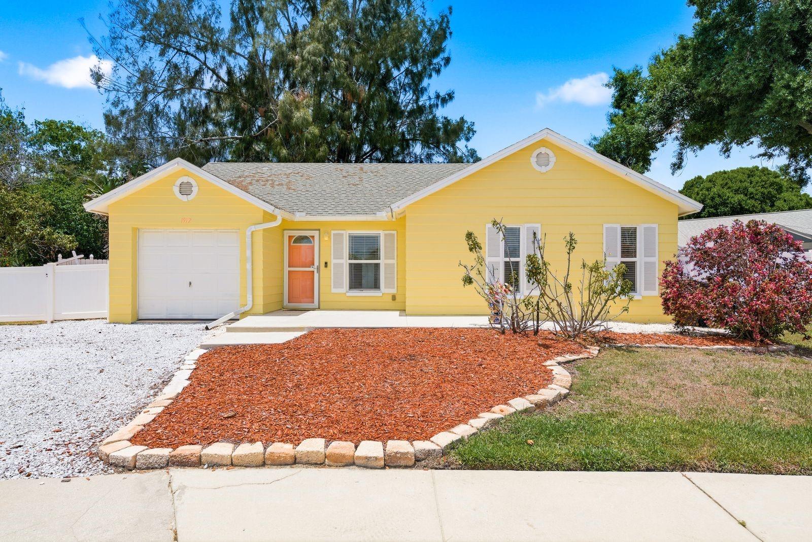 Single Family Residence in OLDSMAR, FL - Daniel Dourado