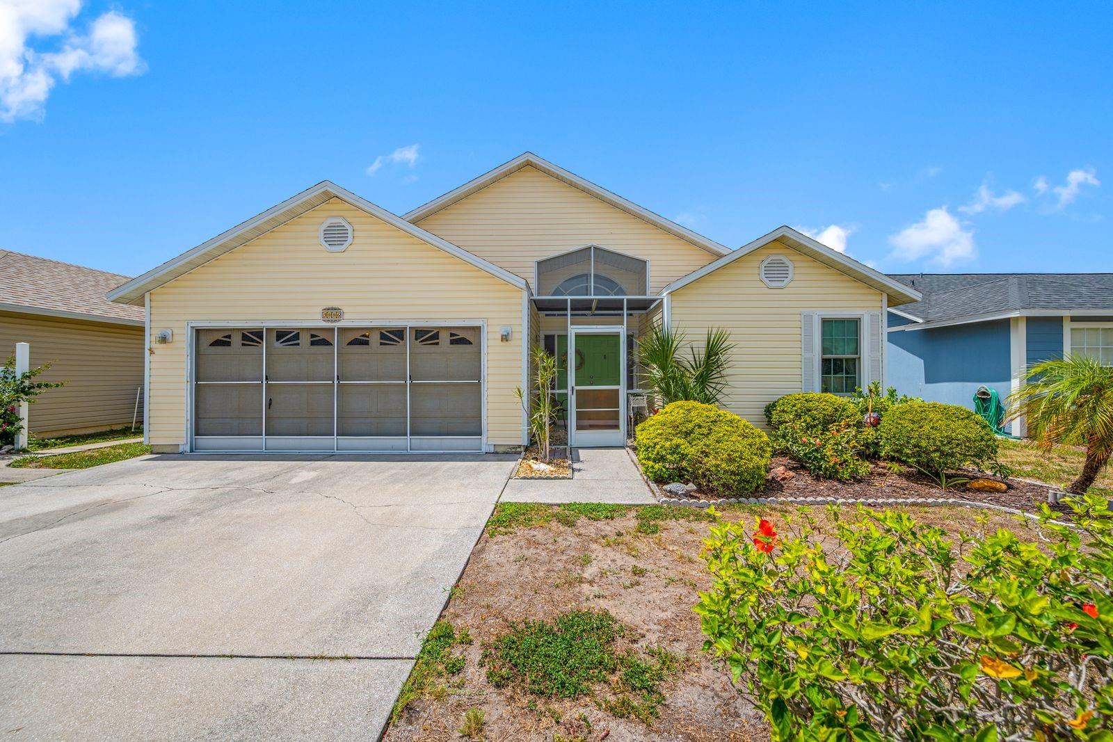 Single Family Residence in BRADENTON, FL - Daniel Dourado