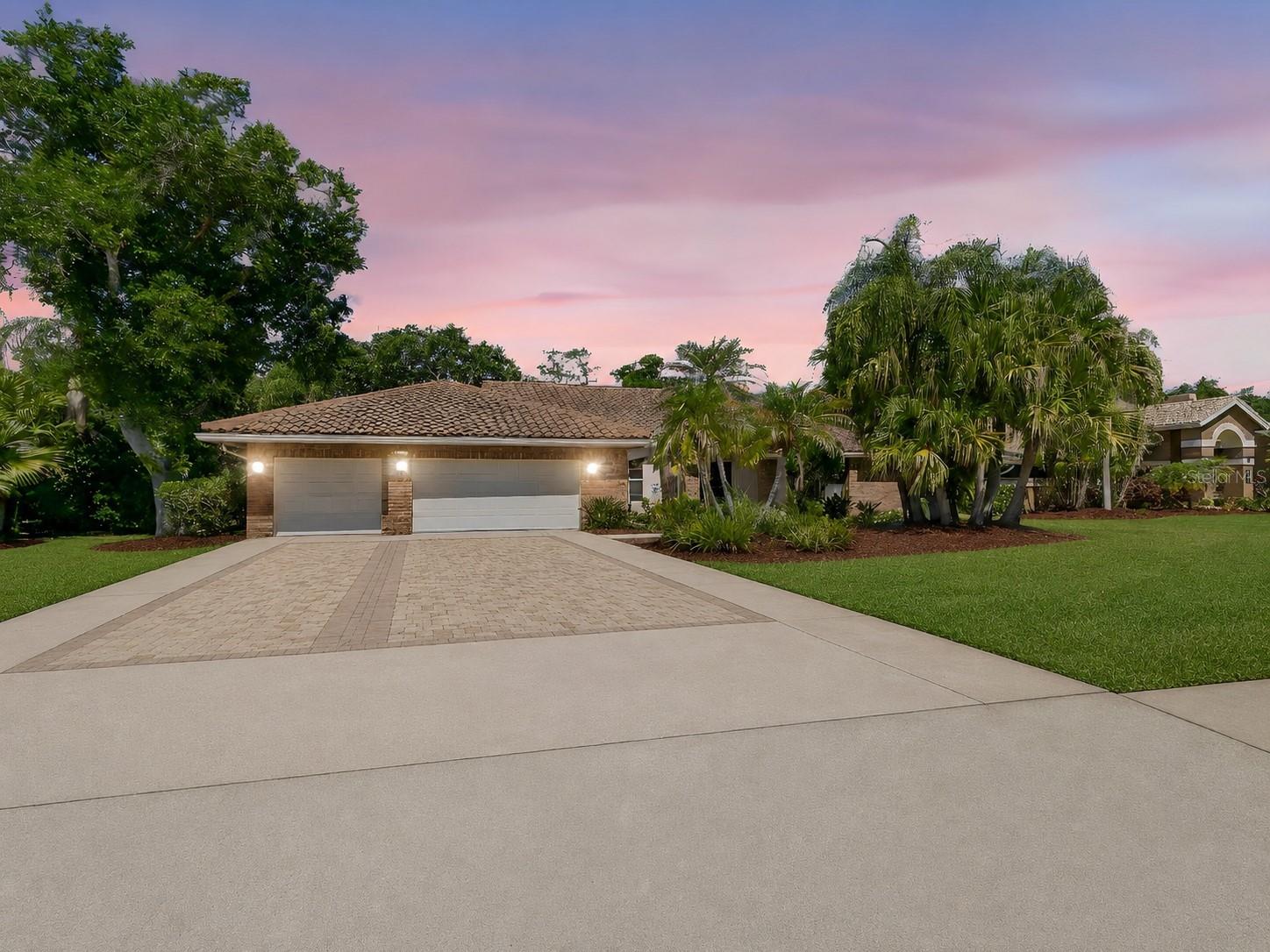 Single Family Residence in SAFETY HARBOR, FL - Daniel Dourado