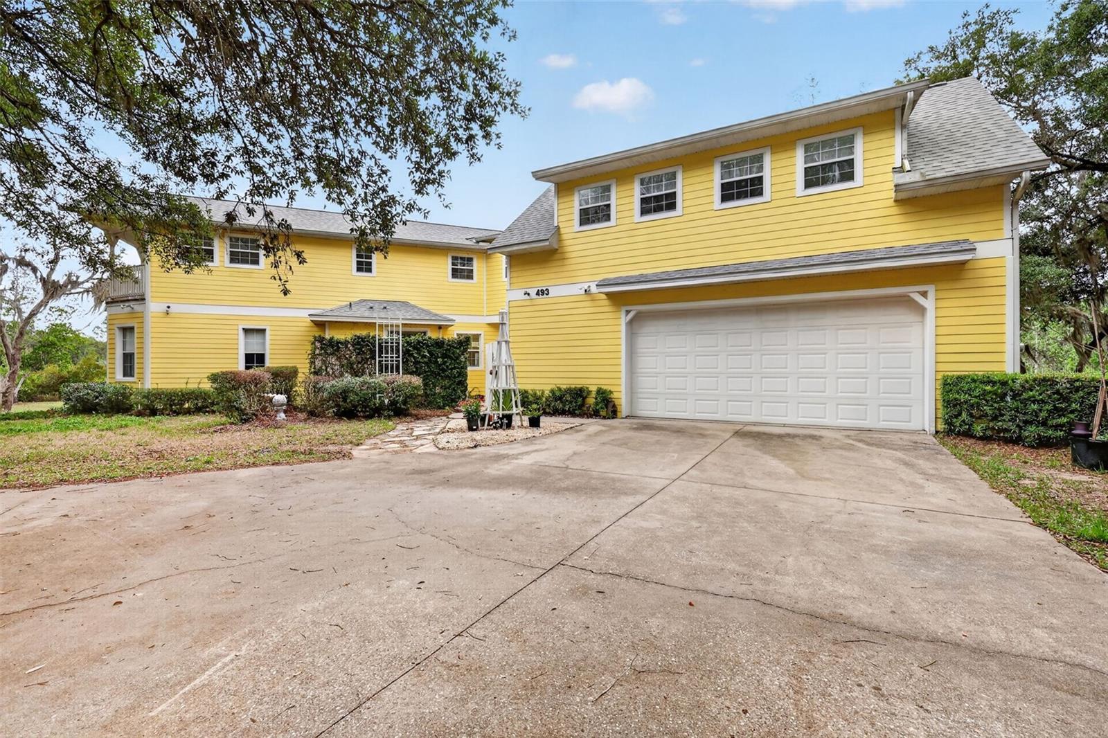 Single Family Residence in OCKLAWAHA, FL - Daniel Dourado
