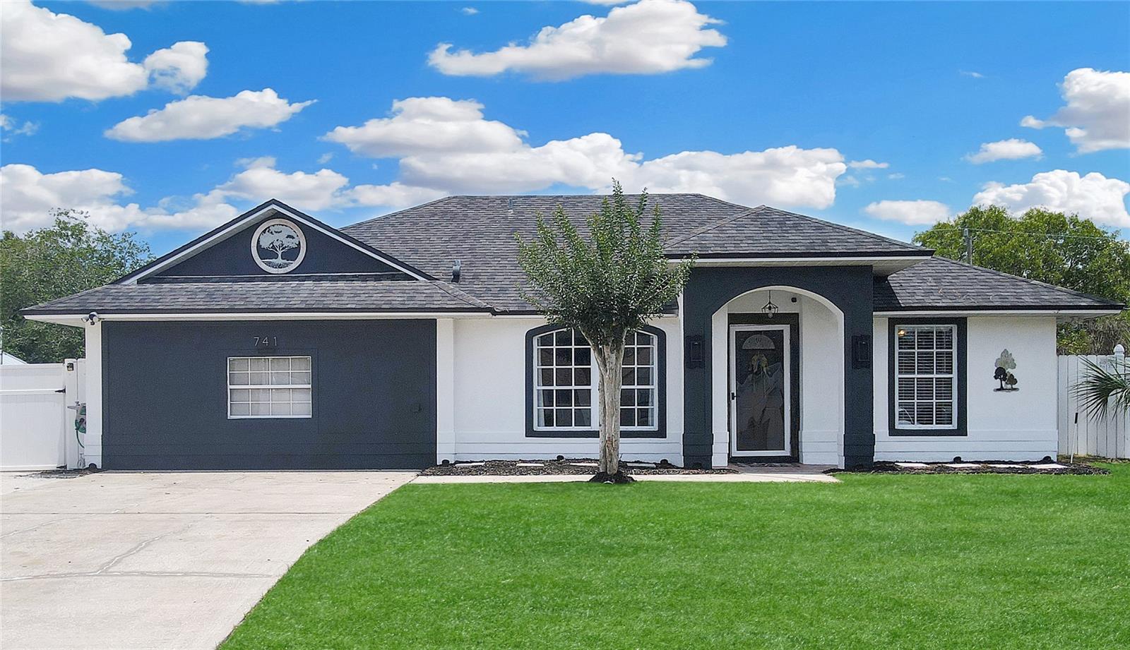 Single Family Residence in DELTONA, FL - Daniel Dourado