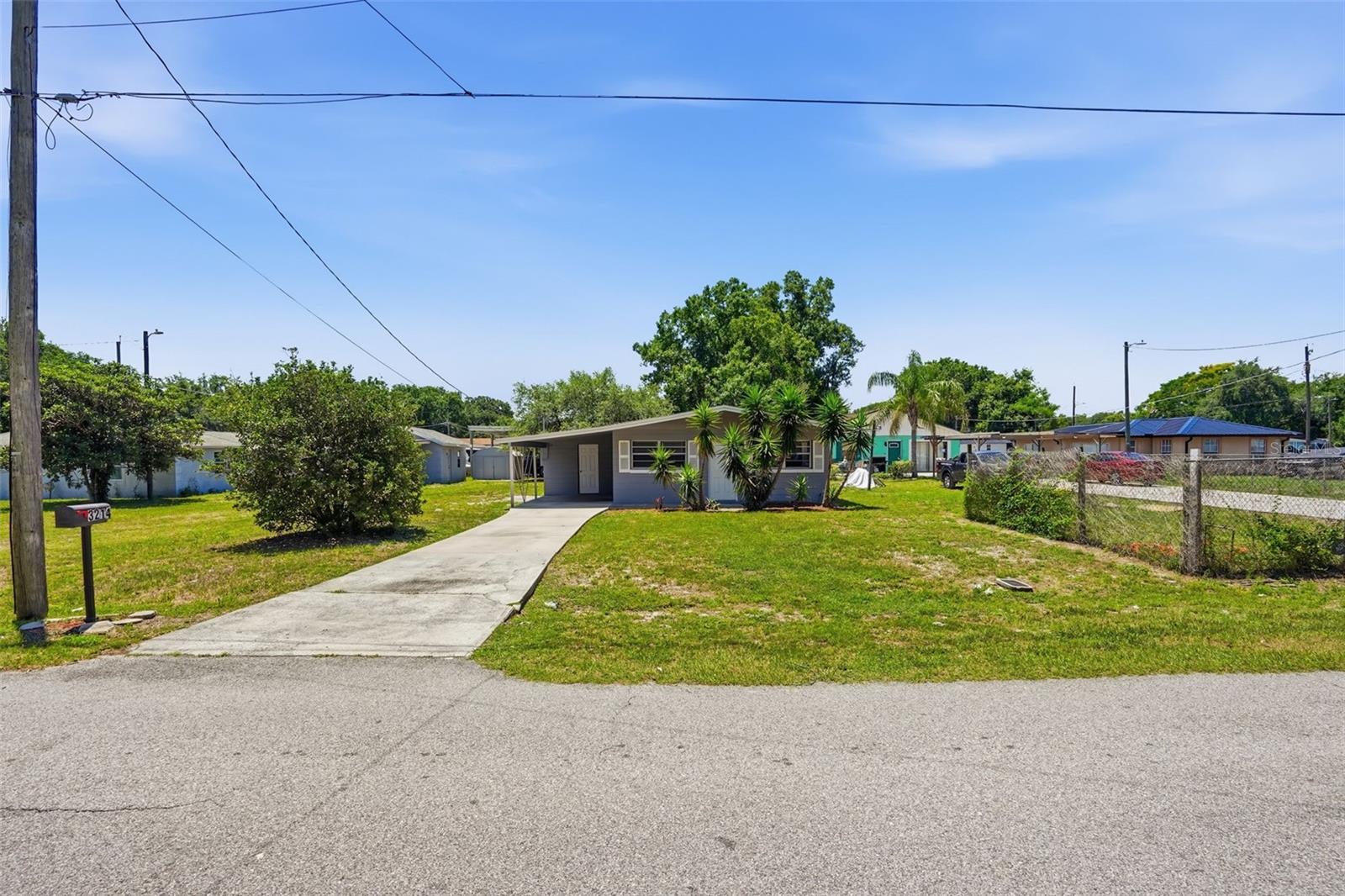 Single Family Residence in WINTER HAVEN, FL - Daniel Dourado