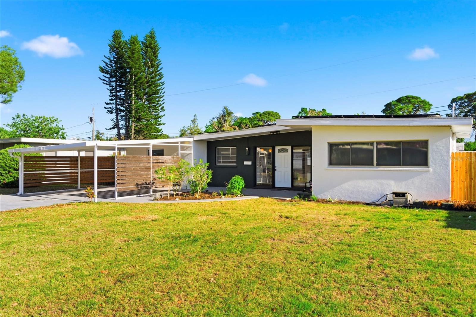 Single Family Residence em ST PETERSBURG, FL - Daniel Dourado