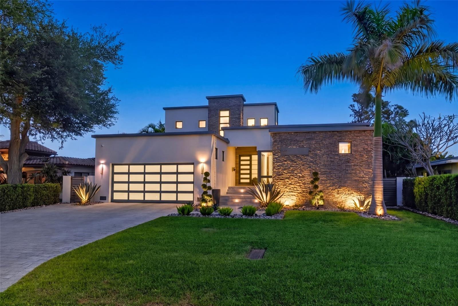 Single Family Residence em ST PETERSBURG, FL - Daniel Dourado