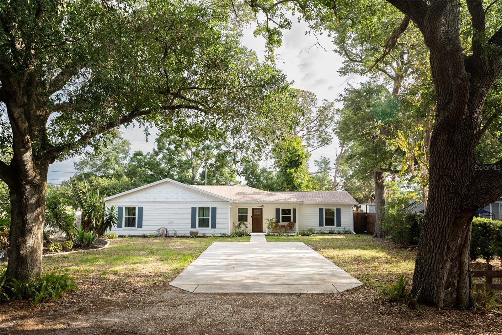 Single Family Residence em ST PETERSBURG, FL - Daniel Dourado