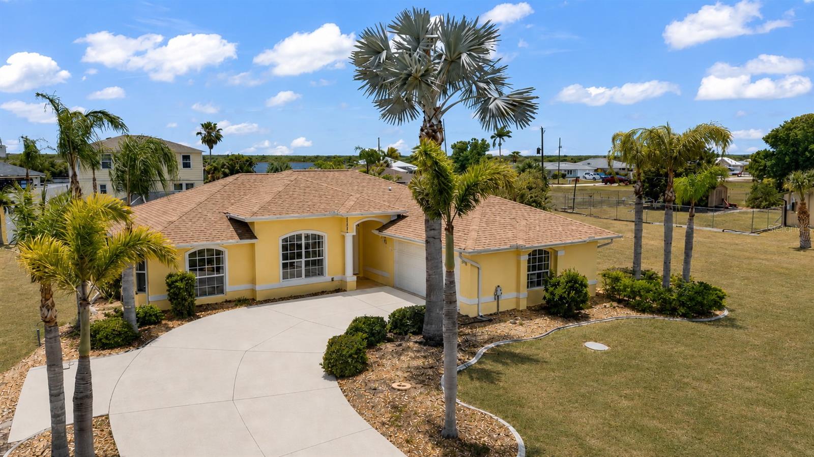 Single Family Residence in PORT CHARLOTTE, FL - Daniel Dourado