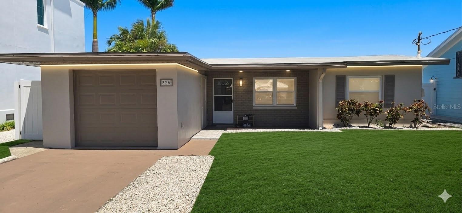 Single Family Residence in INDIAN ROCKS BEACH, FL - Daniel Dourado