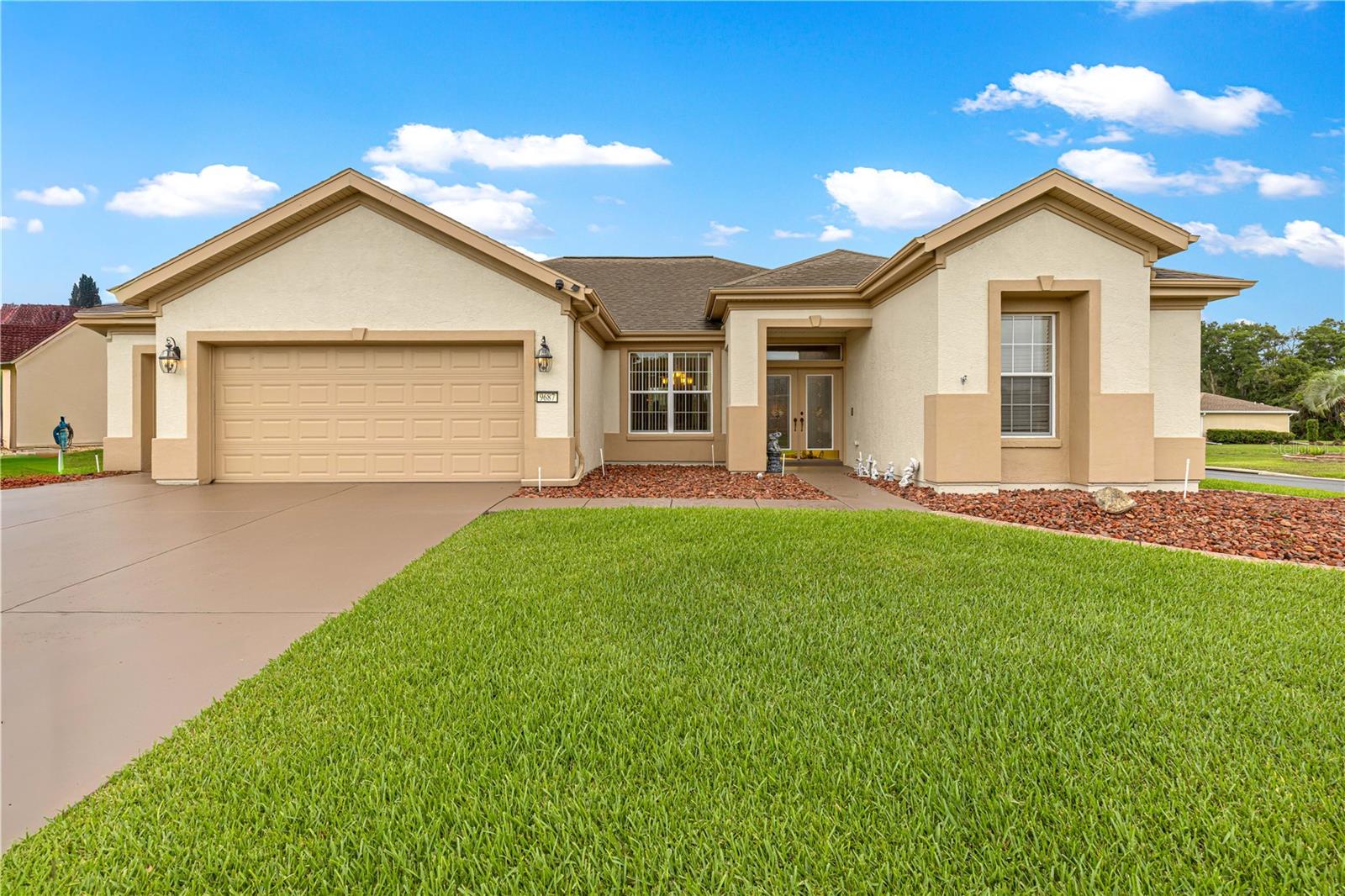 Single Family Residence in SUMMERFIELD, FL - Daniel Dourado