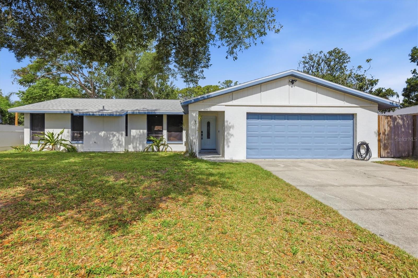 Single Family Residence in SARASOTA, FL - Daniel Dourado