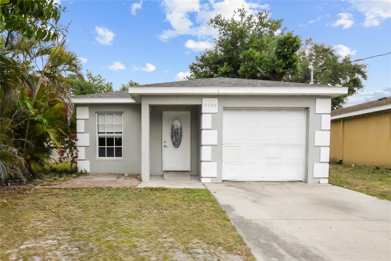 Single Family Residence in PALMETTO, FL - Daniel Dourado