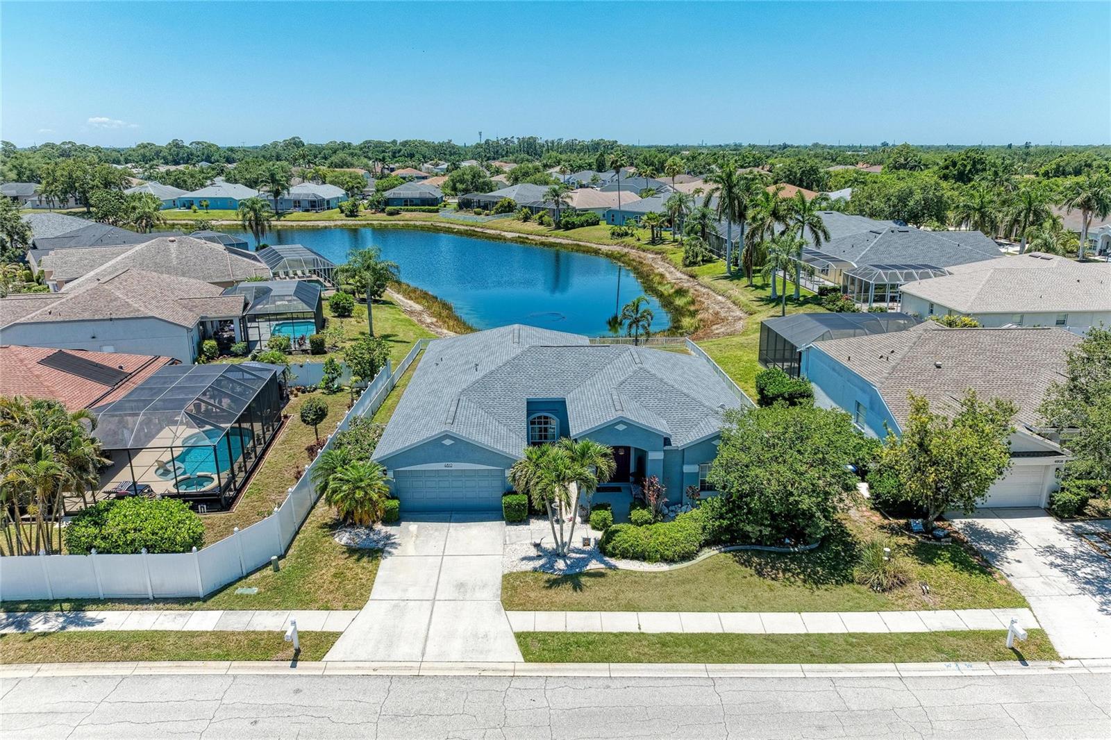 Single Family Residence in BRADENTON, FL - Daniel Dourado