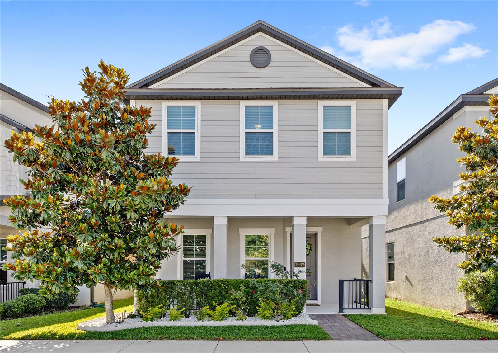 Single Family Residence in OAKLAND, FL - Daniel Dourado