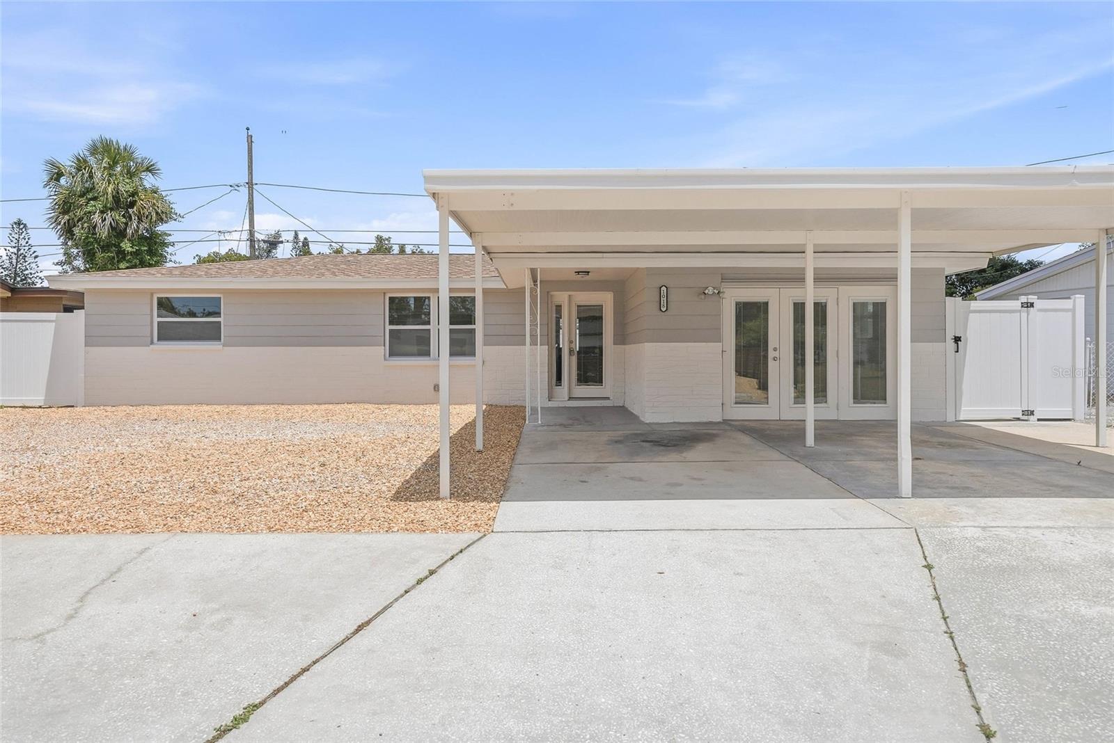 Single Family Residence in HOLIDAY, FL - Daniel Dourado