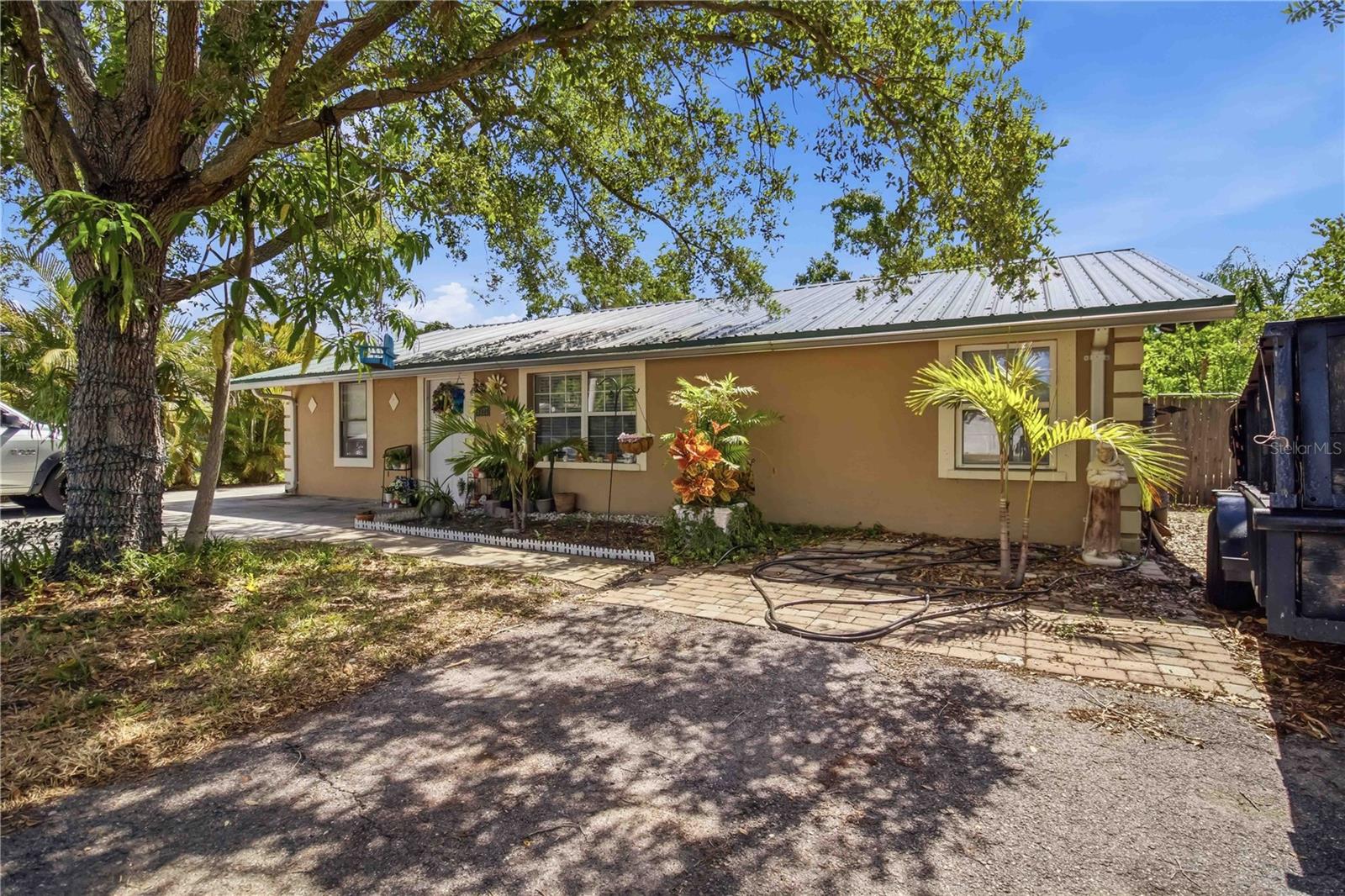 Single Family Residence in BRADENTON, FL - Daniel Dourado