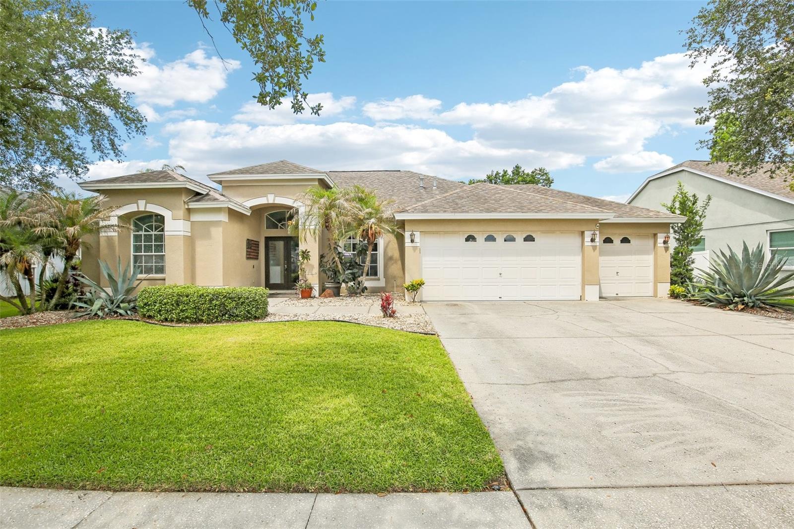 Single Family Residence in RIVERVIEW, FL - Daniel Dourado