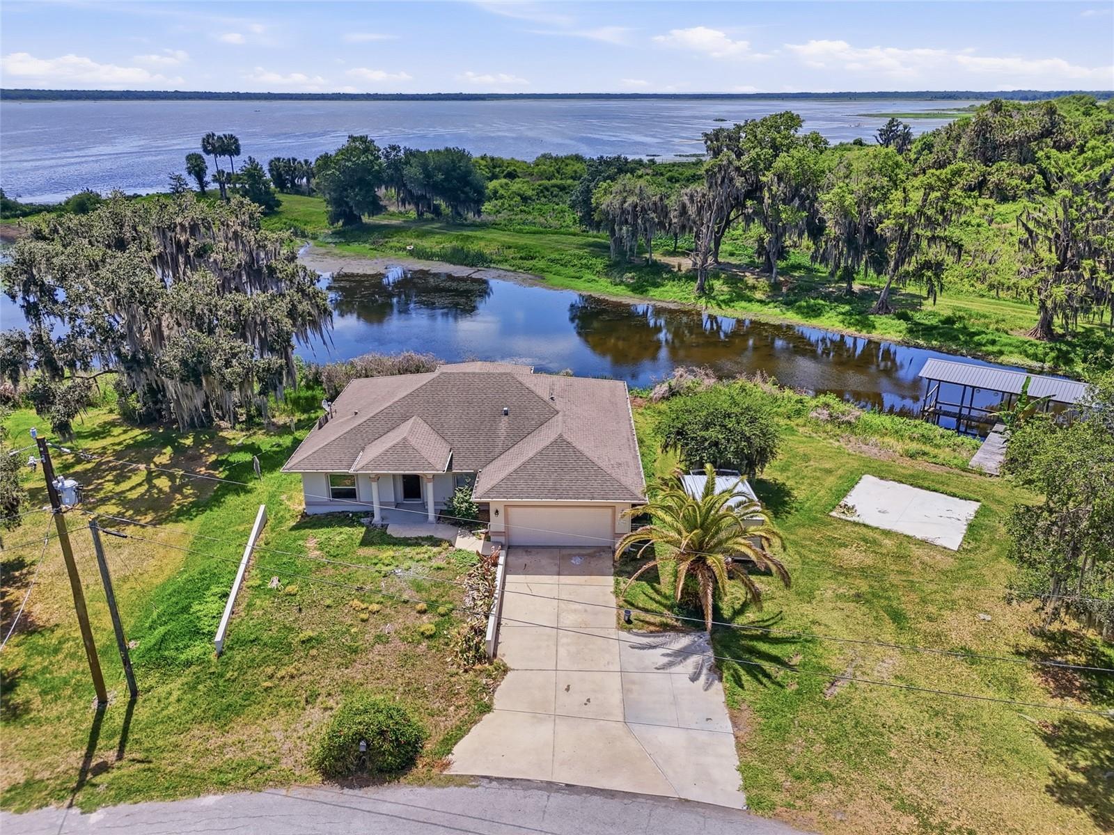 Single Family Residence em MICANOPY, FL - Daniel Dourado