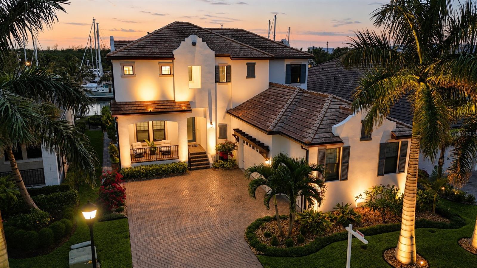 Single Family Residence in RUSKIN, FL - Daniel Dourado