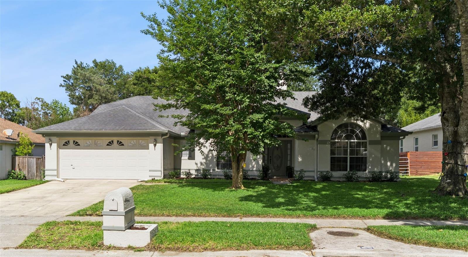 Single Family Residence in OVIEDO, FL - Daniel Dourado