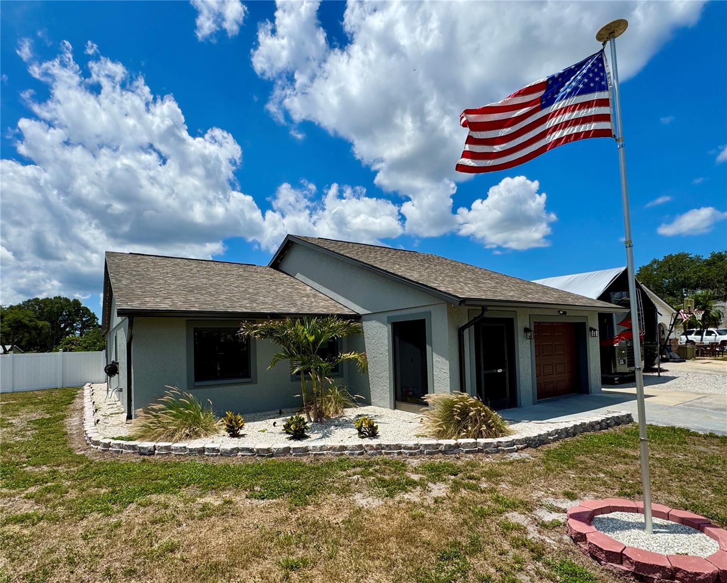 Single Family Residence in SARASOTA, FL - Daniel Dourado